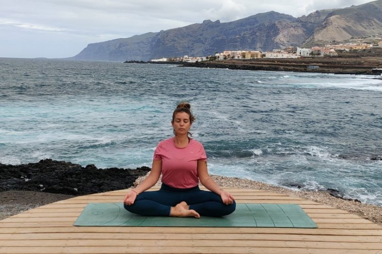 Yoga para principiantes: consejos, elementos, posturas y clases